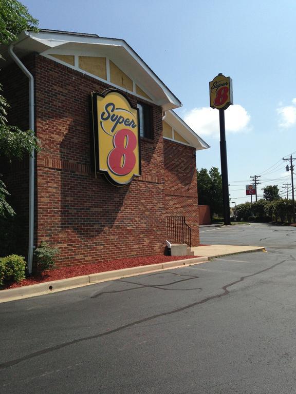 Super 8 By Wyndham Charlotte University Exterior foto